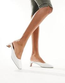 ASOS DESIGN Soy square toe mid heeled mules in white tuote hintaan 30€ liikkeestä Asos