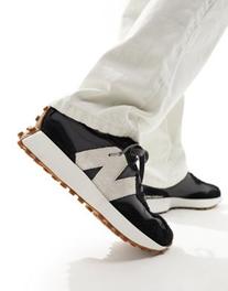 New Balance 327 sneakers in black and grey - exclusive to ASOS - BLACK tuote hintaan 88€ liikkeestä Asos