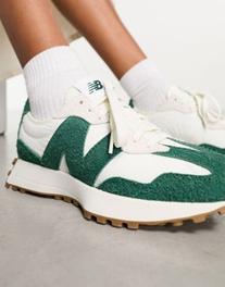 New Balance 327 trainers in white and green - exclusive to ASOS tuote hintaan 77€ liikkeestä Asos