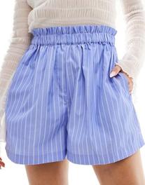River Island stripe poplin shorts in blue tuote hintaan 25€ liikkeestä Asos