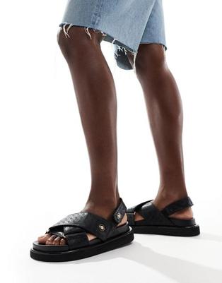 River Island cross strap embossed sandal in black tuote hintaan 58,99€ liikkeestä Asos