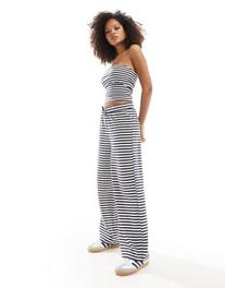 ASOS DESIGN low rise wide leg trouser co-ord in navy and white stripe tuote hintaan 34,99€ liikkeestä Asos