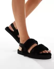 Calvin Klein Jeans fur strap slippers in black tuote hintaan 60€ liikkeestä Asos