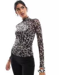 Object long sleeve mesh roll neck top in leopard print tuote hintaan 25€ liikkeestä Asos