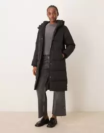 New Look puffer longline coat in black tuote hintaan 69,99€ liikkeestä Asos