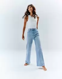 In The Style Light blue petite isla wide leg jeans in light blue tuote hintaan 32€ liikkeestä Asos