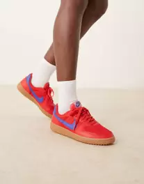 Nike Field General trainers in red and blue tuote hintaan 89,99€ liikkeestä Asos