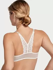 Sexy Tee Lightly Lined Front-Close Lace Demi Bra tuote hintaan 33,55€ liikkeestä Victoria's Secret