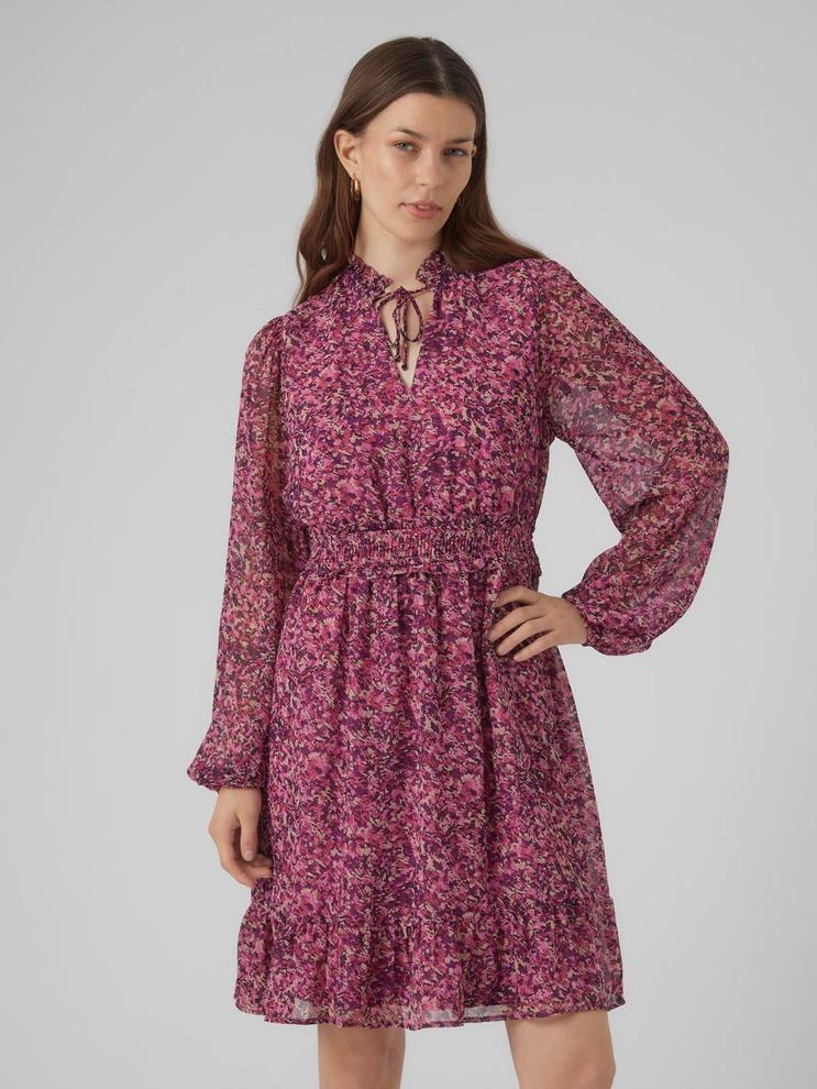 VMVERA Lyhyt mekko tuote hintaan 23,99€ liikkeestä Vero Moda