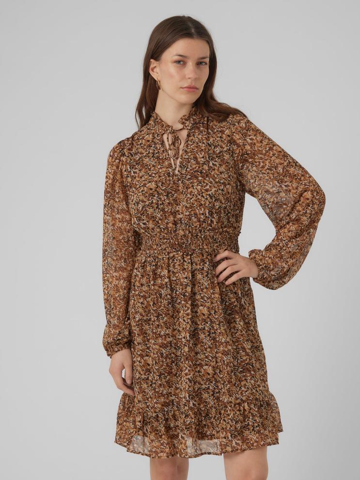 VMVERA Lyhyt mekko tuote hintaan 23,99€ liikkeestä Vero Moda