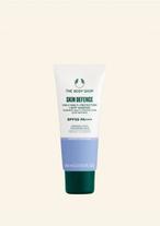 Skin Defence Multi-Protection Light Essence SPF 50 PA +++ tuote hintaan 22,43€ liikkeestä The Body Shop