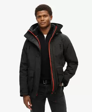 Ripstop-kankainen Ultimate Windbreaker -tuulitakki tuote hintaan 149,99€ liikkeestä Superdry