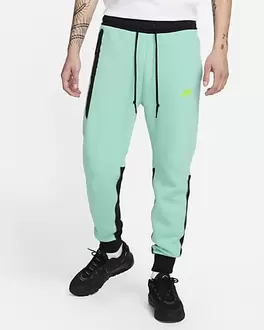 Nike Sportswear Tech Fleece tuote hintaan 83,99€ liikkeestä Nike