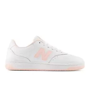 80 Women's tuote hintaan 56,4€ liikkeestä New Balance