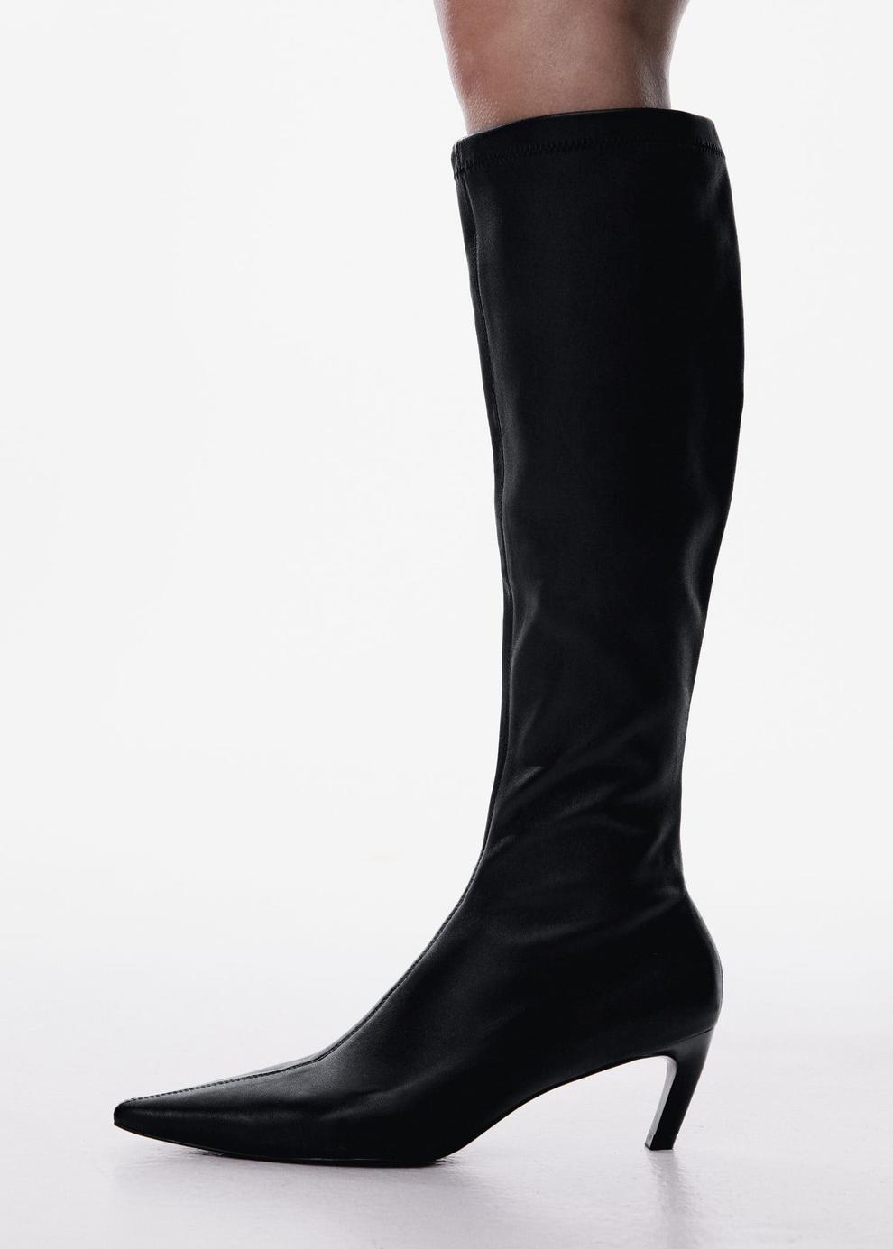 Leather boots with kitten heels tuote hintaan 119,99€ liikkeestä Mango