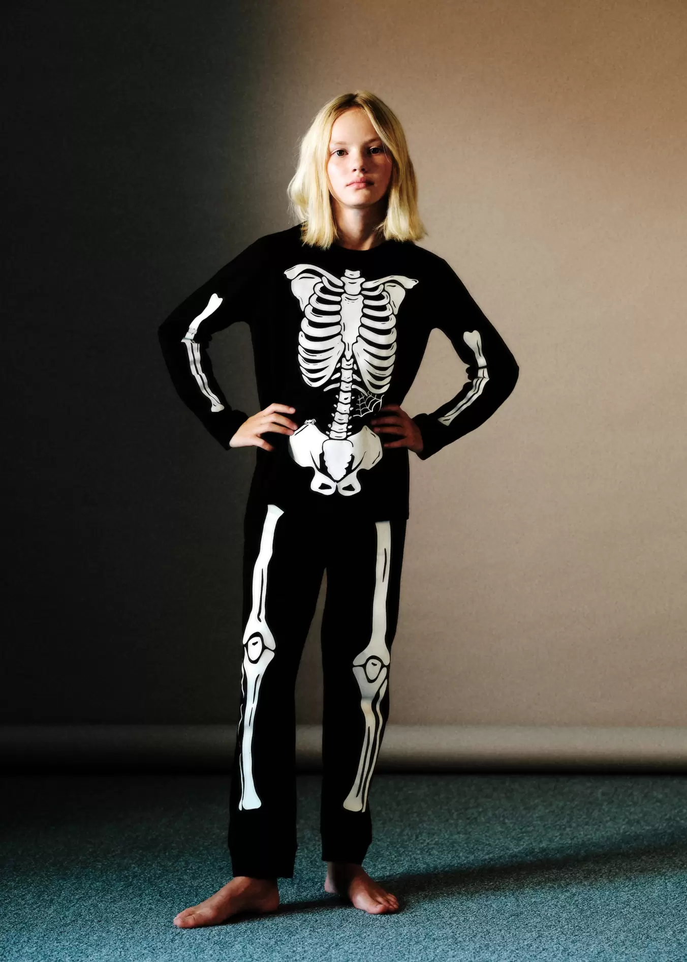 Glow in the dark skeleton pyjama tuote hintaan 19,99€ liikkeestä Mango