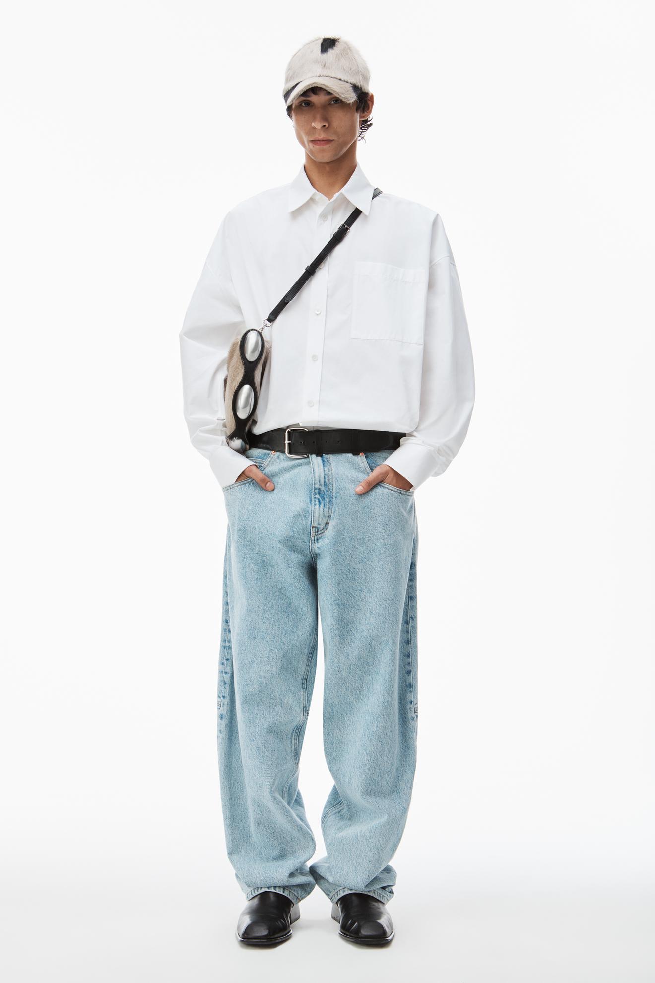 Leather belted jean in denim with logo patch tuote hintaan 835€ liikkeestä Alexander Wang