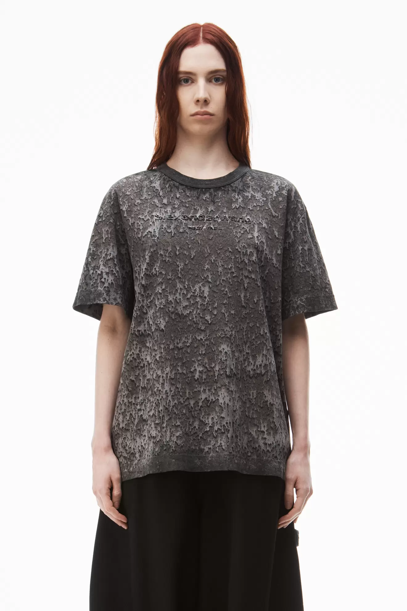 Logo Embossed Splatter Wash tee in Cotton Hemp Jersey tuote hintaan 165€ liikkeestä Alexander Wang