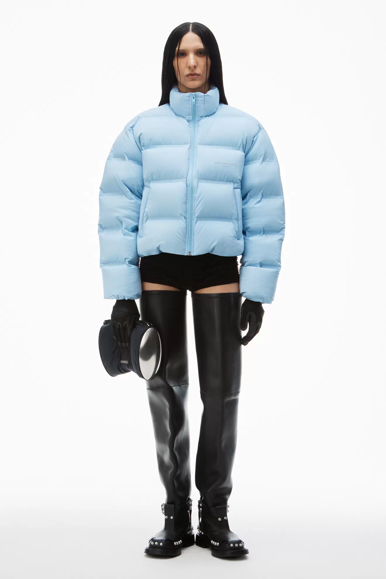 Cropped puffer coat with reflective logo tuote hintaan 835€ liikkeestä Alexander Wang