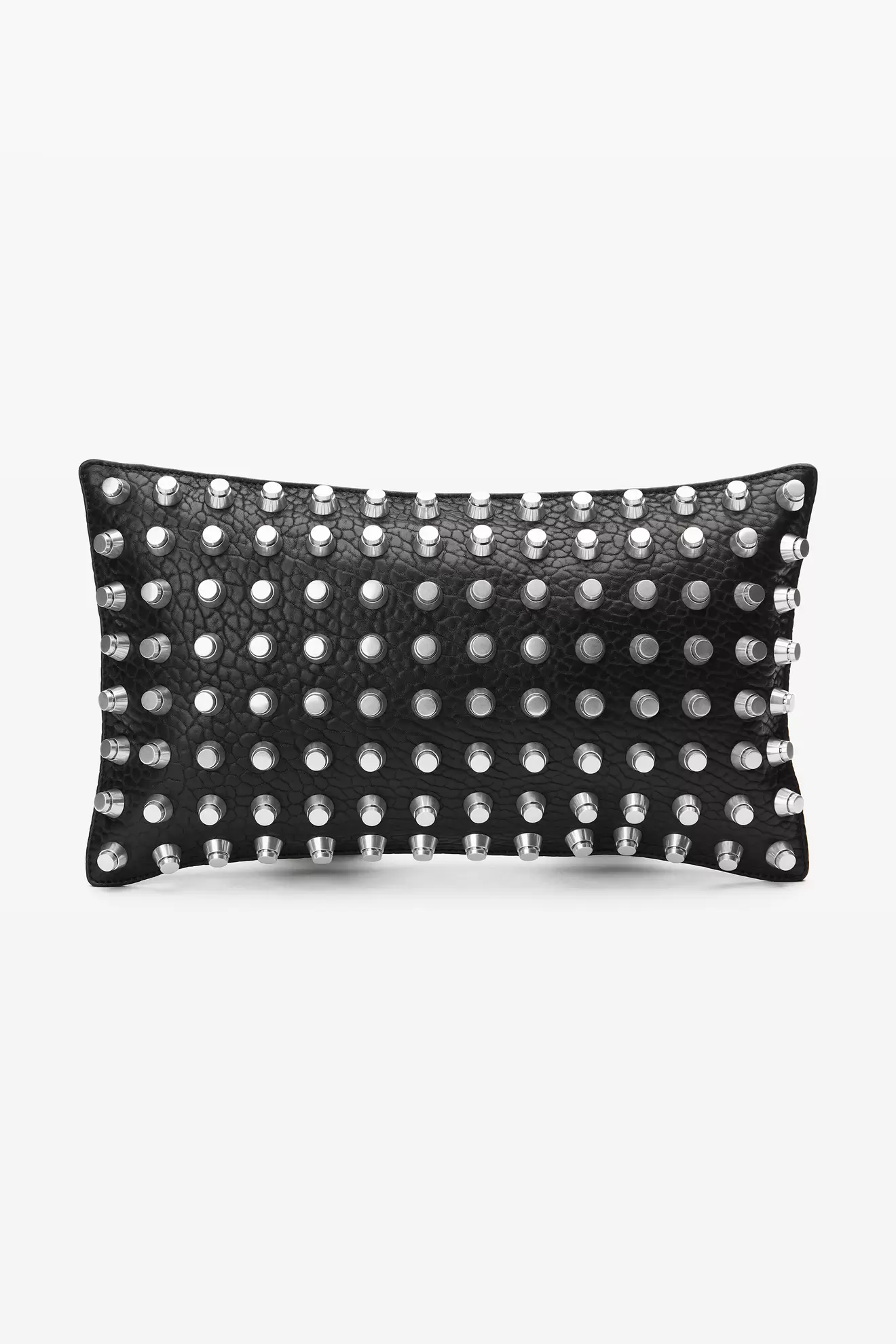 The Trap Stud Pillow tuote hintaan 750€ liikkeestä Alexander Wang