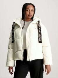 Logo Tape Short Puffer Jacket tuote hintaan 139€ liikkeestä Calvin Klein