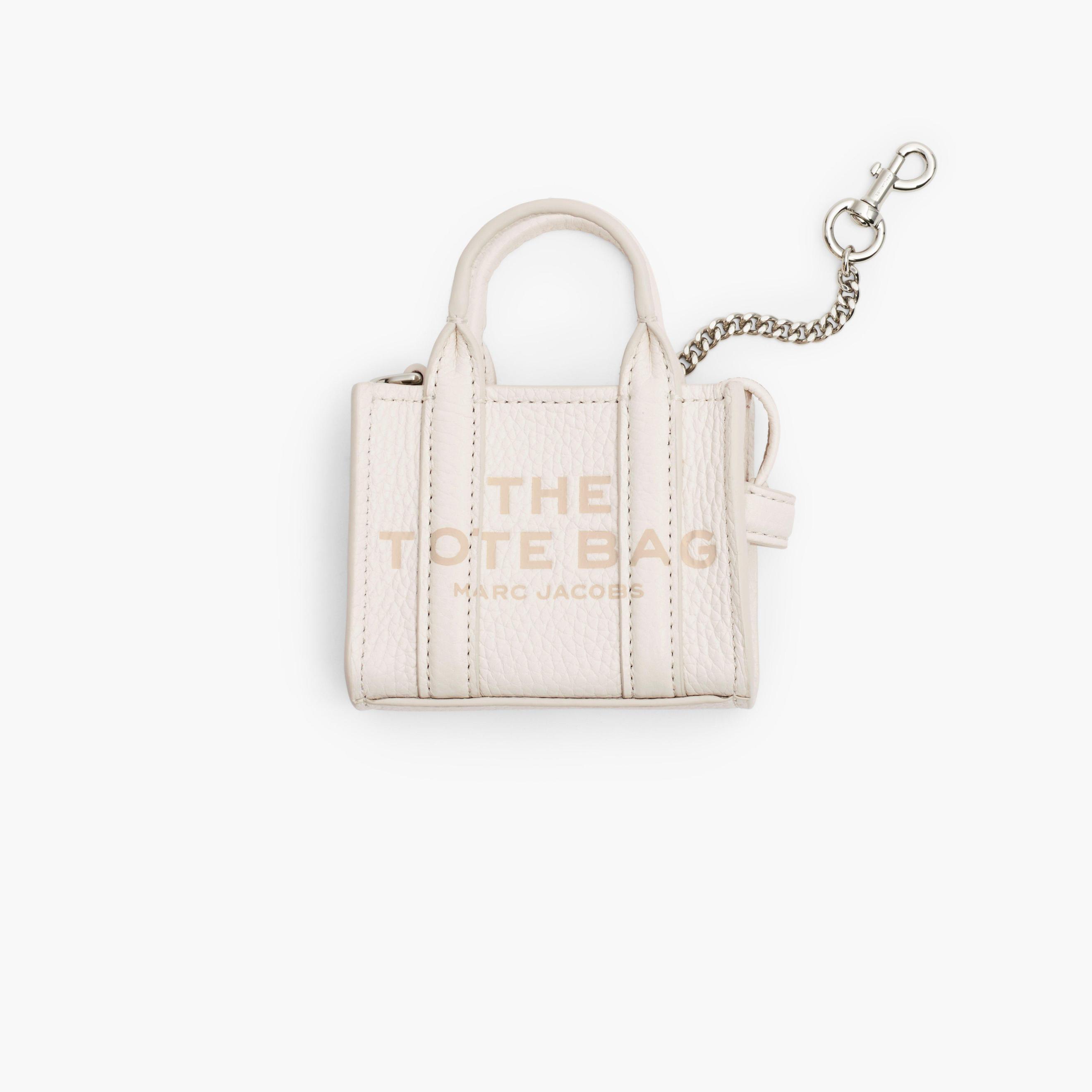The Nano Tote Bag Charm tuote hintaan 150€ liikkeestä Marc Jacobs