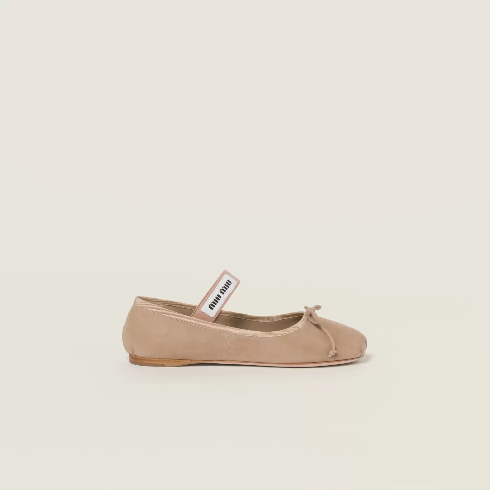 Suede ballerinas tuote hintaan 750€ liikkeestä Miu Miu